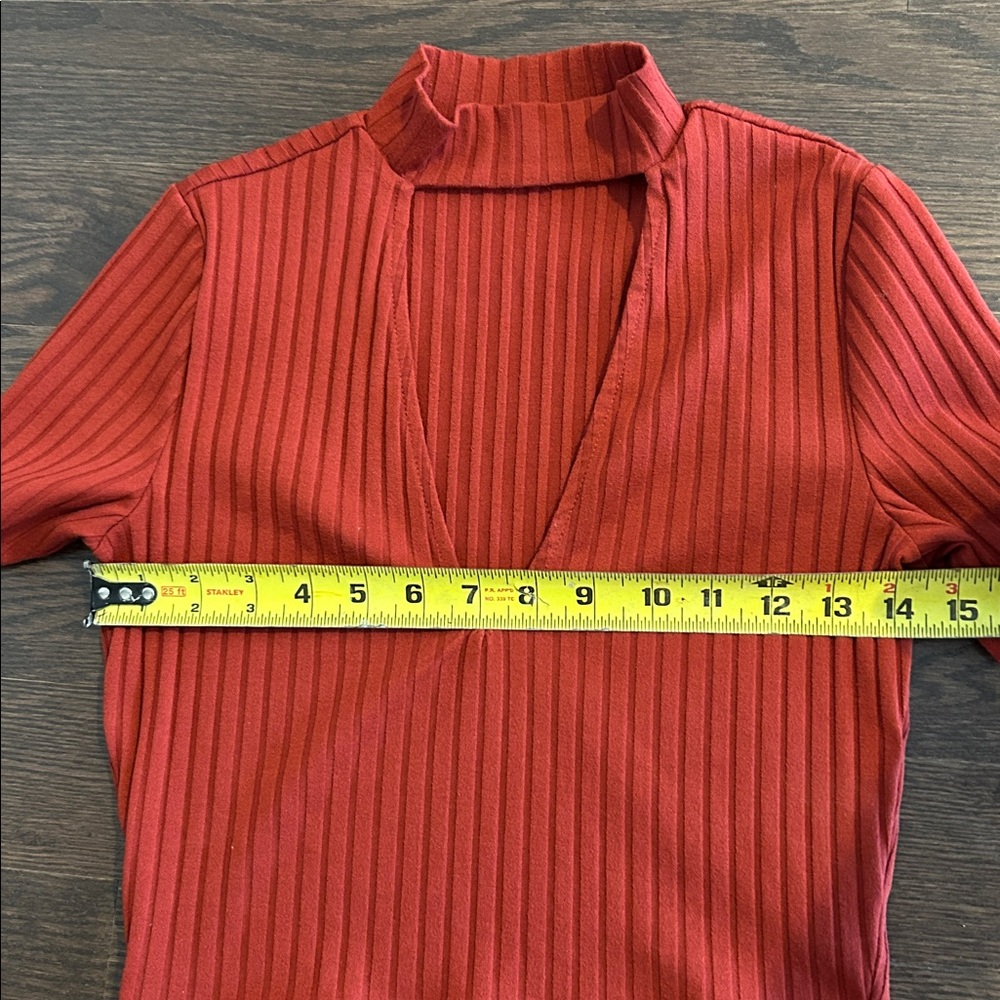 Red Ribbed Deep V-Neck Short Sleeve Top - Picture 4 of 4
